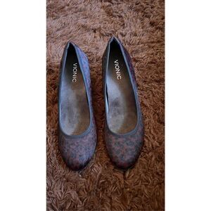 VIONIC BY ORTHAHEEL CARRER MABREY WINE LEOPARD PRINT SIZE 9.5